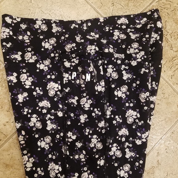 🌺VS PINK FLORAL SET🌺 - Picture 7 of 7